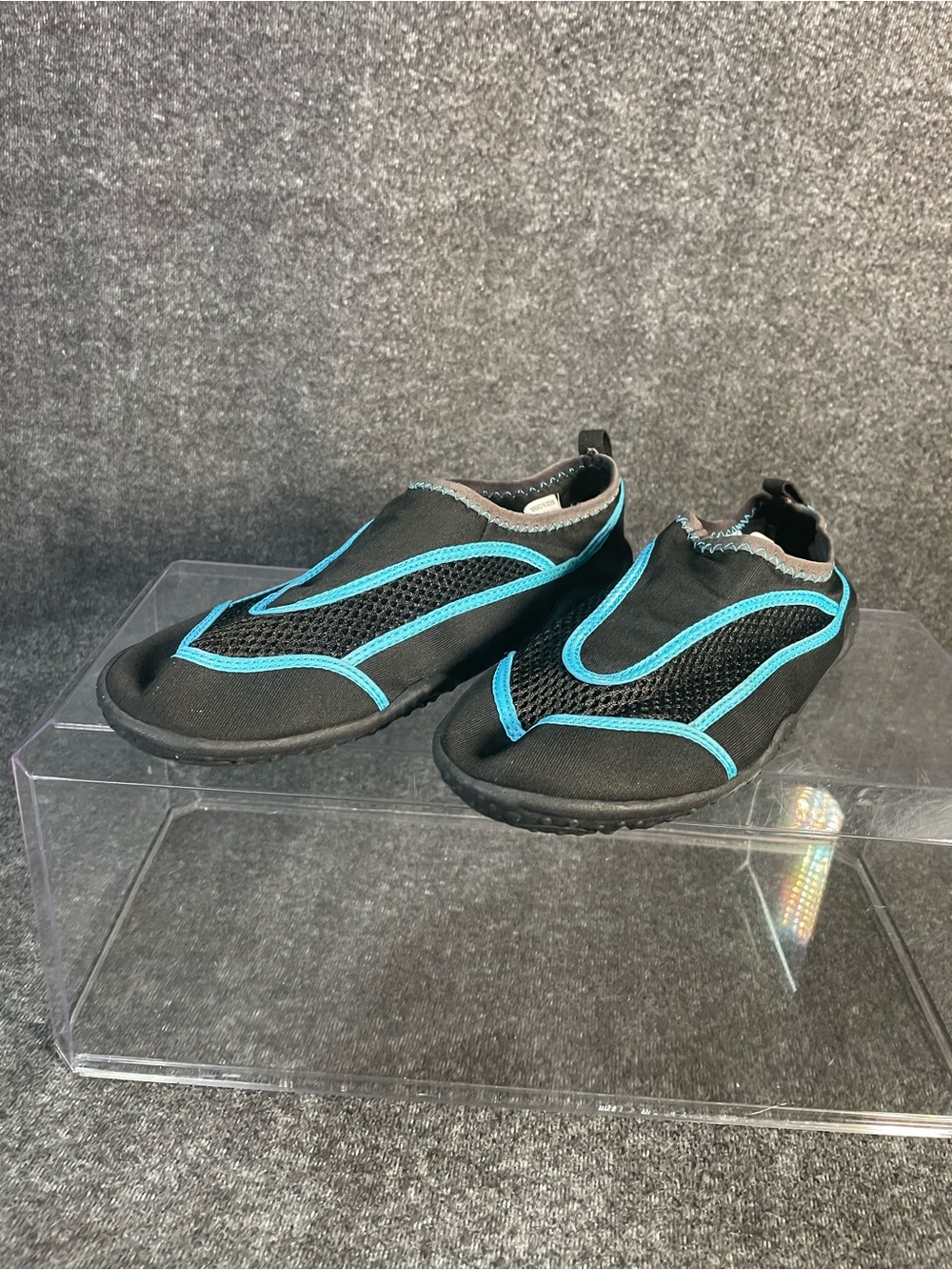 Maui and Sons Black / Blue Water Shoes Womens SZ 7 Hardly Used Great Condition